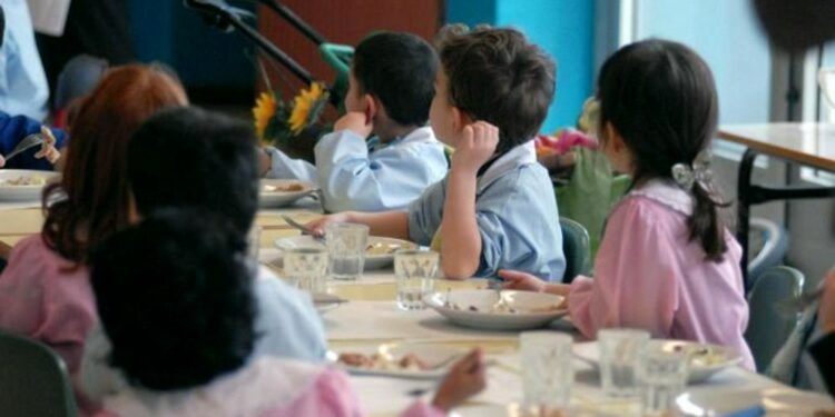 Mense da incubo: a Firenze un bullone nel pasto di una bimba di terza elementare