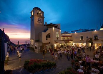 Troppi B&b e case vacanza a Capri: “la parrocchia affitti i suoi immobili ai cittadini, non ai turisti”