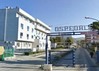 Ritrovato morto su una scala antincendio dell’ospedale di Caserta: era al pronto soccorso in attesa di cure