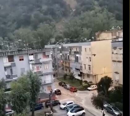 Napoli, frana la collina di Posillipo per il forte maltempo
