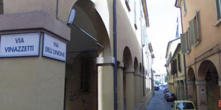 Stuprata in centro a Bologna fermati due africani