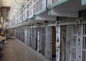 NAPOLI, PERQUISIZIONE STRAORDINARIA IN CARCERE A POGGIOREALE: TROVATA DROGA