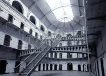 NAPOLI, PERQUISIZIONE STRAORDINARIA IN CARCERE A POGGIOREALE: TROVATA DROGA