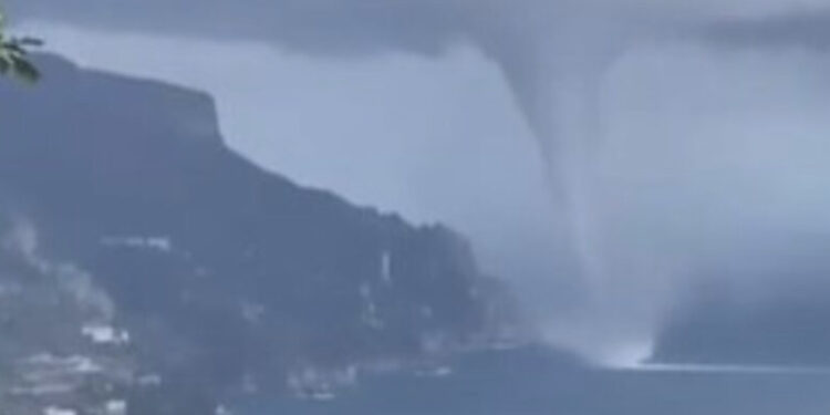 Tromba d’aria si abbatte su Amalfi