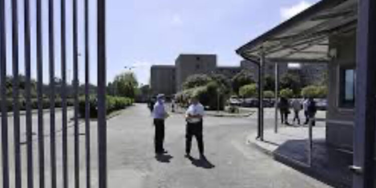 S. MARIA CAPUA VETERE, SVENTATA IN CARCERE IL TENTATIVO DI UNA CLAMOROSA EVASIONE DI UN DETENUTO. SAPPE: “APPREZZAMENTO A POLIZIA PENITENZIARIA, VIGILE ED ATTENTA”