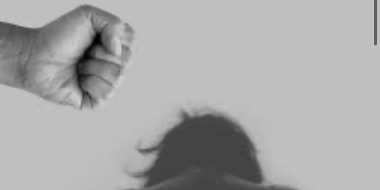 Avrebbe maltrattato la moglie anche dopo la separazione