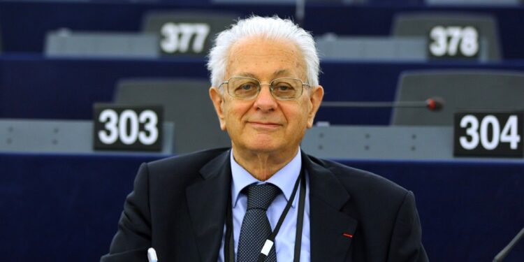 L’ultimo saluto all’ ex ministro Berlinguer, personalità appassionata e impegnata a favore del miglioramento della Scuola Pubblica