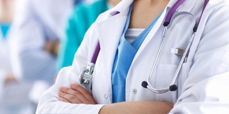 Giugliano, ennesima violenza su un medico