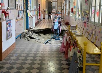 Voragine nel pavimento di un asilo a Genova