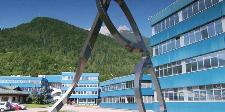 I dipendenti di Luxottica dicono sì alla settimana corta: pronti per i 20 venerdì all’anno a casa