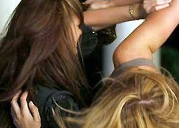 Violenza tra studentesse: 17 accoltella la compagna di scuola, è grave