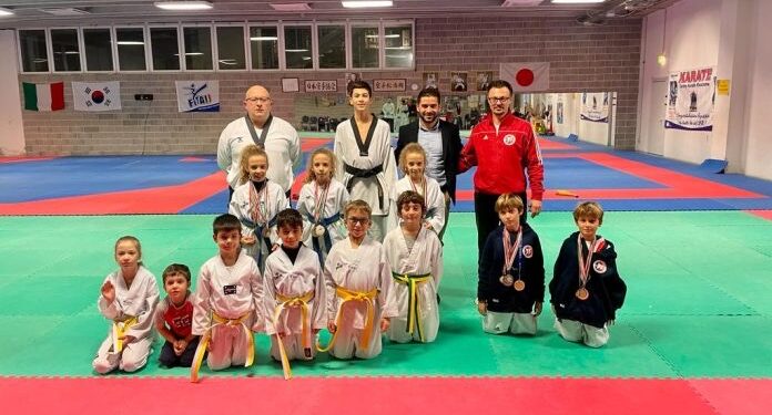 Oro, argento e bronzo nel Taekwondo per tre gemelline di 8 anni