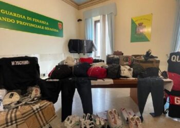 Abiti griffati in vendita online con le dirette social: capi contraffatti sequestrati dalla GdF