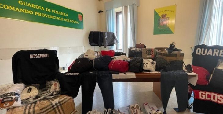 Abiti griffati in vendita online con le dirette social: capi contraffatti sequestrati dalla GdF