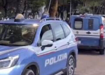 Litiga con il vicino di casa e gli dà fuoco. Grave un 51enne