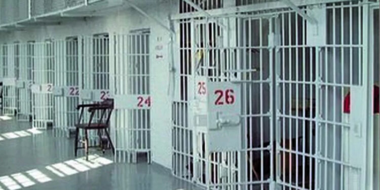 Carcere di Fuorni, Salerno: lite tra detenuti e la comandante della penitenziaria  viene presa a schiaffi