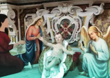 Natività  arcobaleno in chiave Lgbt: due mamme accanto a Gesù bambino. Escluso San Giuseppe