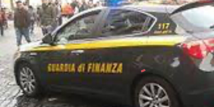 Agente della Penitenziaria punta la pistola contro la Comandante poi fugge ma viene catturato