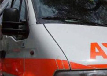 Scontra tra auto e scooter, due ragazzi  in prognosi riservata