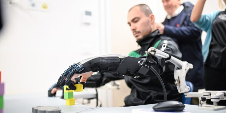 Apre centro di robotica riabilitativa, anche per il Parkinson: Bari all’avanguardia