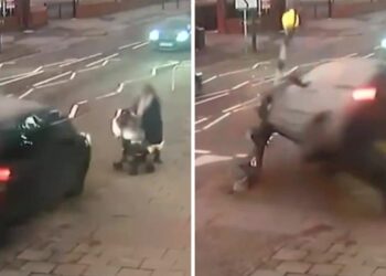 Tragedia sfiorata: la prontezza della mamma che gira di scatto il passeggino della sua bimba le salva da un’auto che piomba improvvisamente su di loro