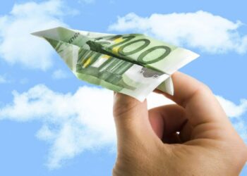 Caro-voli in vista del Natale: biglietti fino a 500 euro per le isole