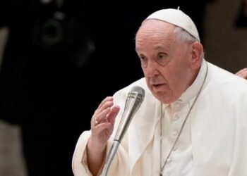 Sì benedizione alle coppie gay, no al matrimonio cattolico