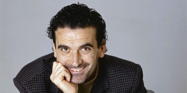 Albero di Natale dedicato a Massimo Troisi al Gambrinus di Napoli