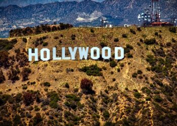 La scritta sulla collina di Hollywood compie 100 anni