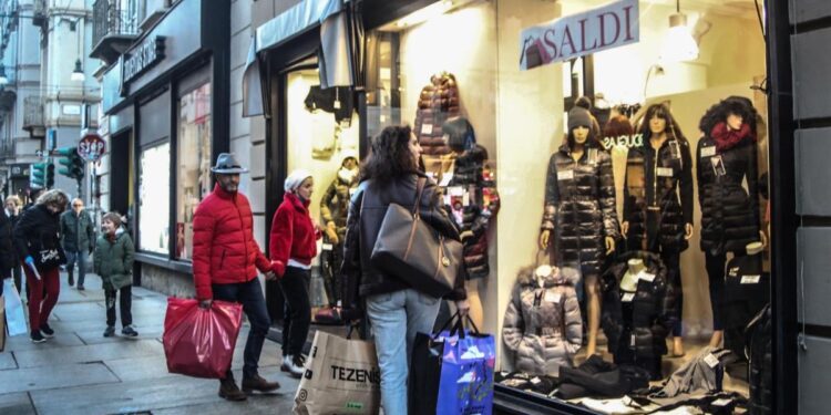 Al via la stagione dei saldi italiani, previsto giro d’affari da 8,4 miliardi