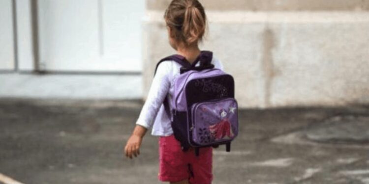 Bambina Ucraina di cinque anni cacciata di casa dai genitori. Interviene il giornalista Pino Grazioli