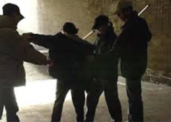 A bordo di una mini car 50 inseguono e minacciano due ragazzini di undici anni