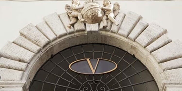 Maison Valentino, tra le prime ad ottenere la certificazione per la parità di genere