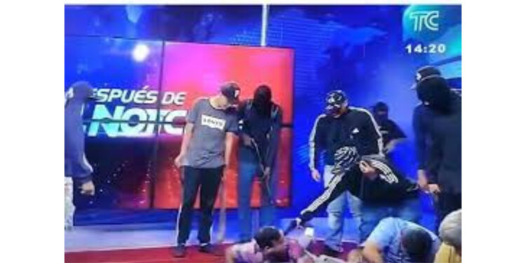 Ecuador: narcos irrompono armati in diretta tv , è guerriglia