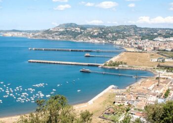 Il mare di Bagnoli sarà balneabile, bonificato con microrganismi e scosse elettriche