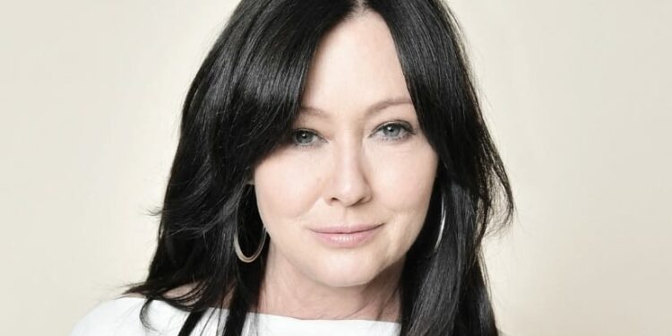 Shannen Doherty annuncia: “ mi resta poco, sto preparando il mio funerale”