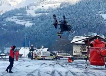 Albero cade sui cavi della cabinovia e la fa precipitare: almeno 4 feriti a Innsbruck (Austria)