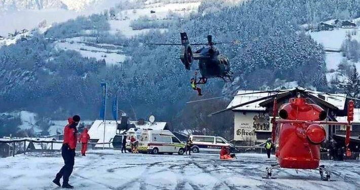 Albero cade sui cavi della cabinovia e la fa precipitare: almeno 4 feriti a Innsbruck (Austria)