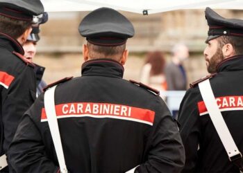 Occupa una casa a Quarto dopo essere stata abbandonata con due figli piccoli