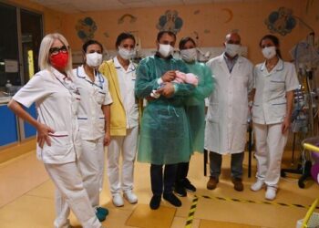 Salvata a Bologna una “bimba piuma” dal peso di soli 800 grammi