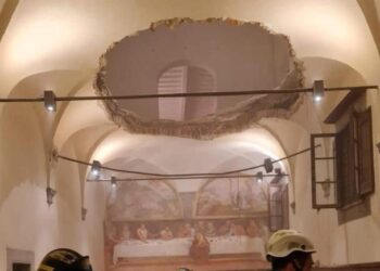 Crolla il pavimento durante il banchetto di nozze, decine di invitati cadono al piano inferiore