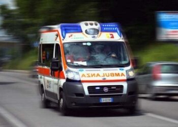 52enne folgorato da scarica elettrica mentre fa la doccia, dramma nel leccese