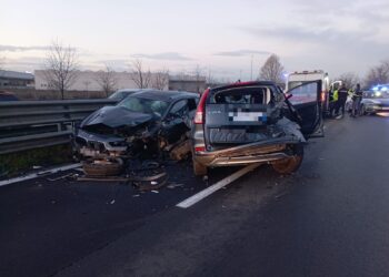 Tangenziale Modena-Sassuolo, 20enne contromano provoca incidente: aveva bevuto