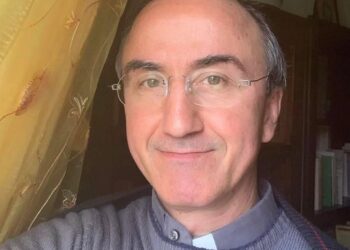 Don Antonio, il prete che rinuncia al sacerdozio per sposare una donna