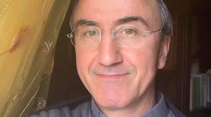 Don Antonio, il prete che rinuncia al sacerdozio per sposare una donna