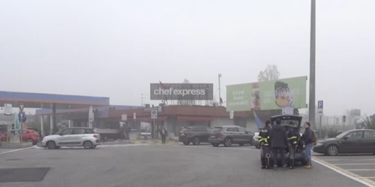 Donna accoltellata in un’area di servizio sull’A1 fermato l’ex marito