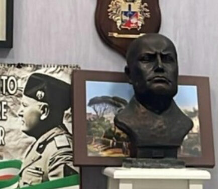 Il busto di Mussolini in un reparto del Cardarelli. E’ polemica