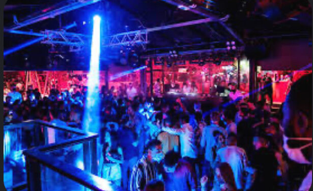 Due ragazze straniere aggredite fuori da un locale a Milano