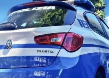 Costringeva la fidanzata minorenne a prostituirsi