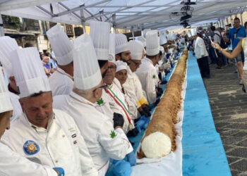 Misura 21 metri ed è il cannolo più lungo del mondo